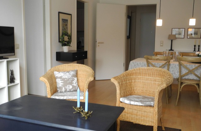 Bright 2 room apartment on the Elbe, close to the city, garage, excellent infrastructure, shared terrace