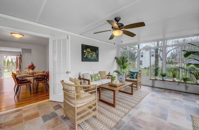 Bright 4BR House w/Large Backyard and Sunroom