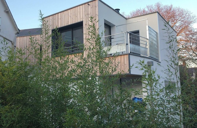 Bright 53m2 apartment in the trees in the heart of a village on the Gulf of Morbihan