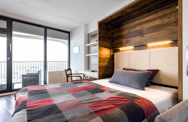 ☆BRIGHT: Amazing Views ☆ Close to City Center & Congress + Balcony