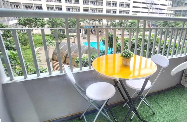 Bright and Cozy 1 Bedroom with Balcony Pool View and WiFi in Grace Residences