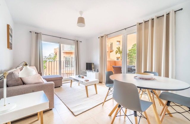 Bright and modern apartment with spacious terraces