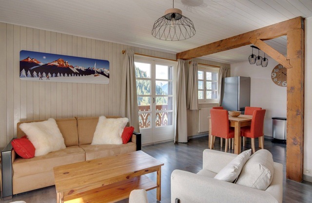 Bright and spacious apartment close to city center