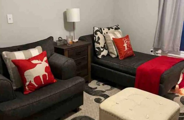 Bright and Sunny 2-bedroom apartment with , WiFi in welcoming Manchester