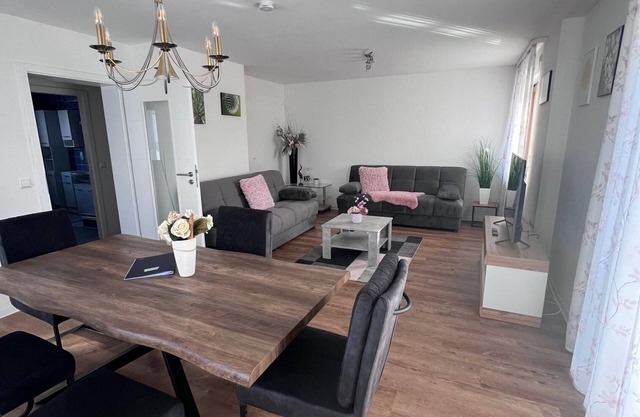 Bright apartment (110 m²) with balcony, 2 bedrooms, 2 bathrooms for 4-6 people