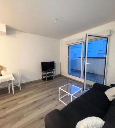Bright apartment in Cergy