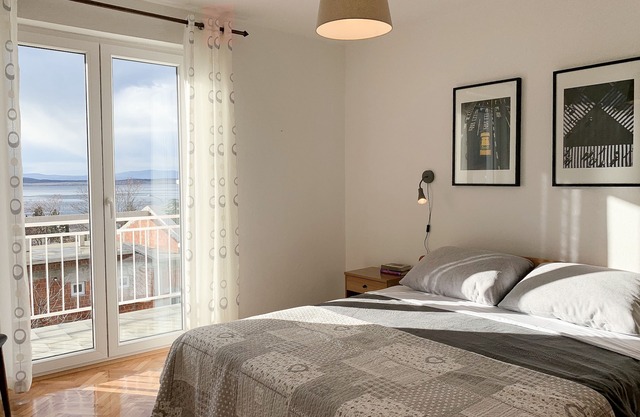 Bright apartment with sea view balcony 4 + 1 persons
