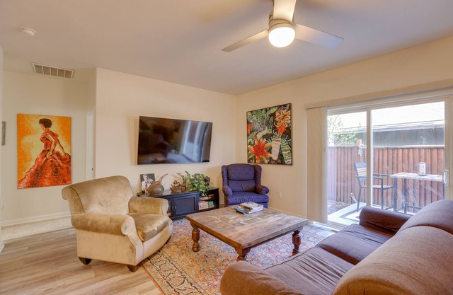 Bright Bend Home w/Patio < 3 Mi to Downtown!