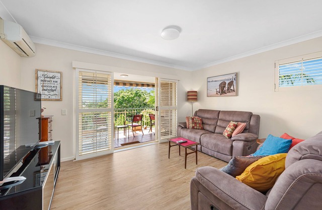 Bright & Breezy ~ 2 Bed/2 Bath/1 Car/Views!