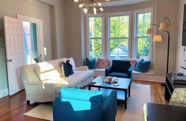 Bright Butchertown Apt - Available for 30 day + rentals - ALL UTILITIES INCLUDED