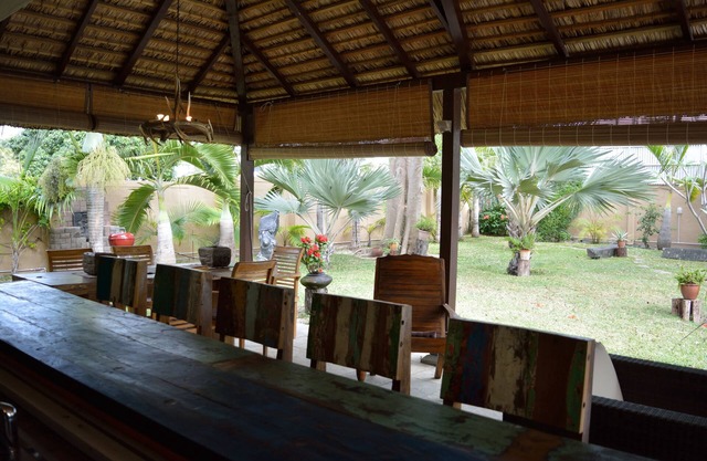 Bright charming villa with swimming pool, fully fenced garden, 150m from the beach