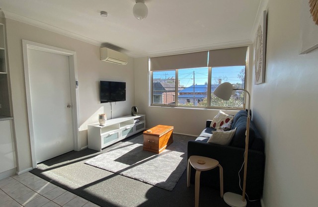 Bright & Comfortable 1BR Unit in Trendy Brunswick!