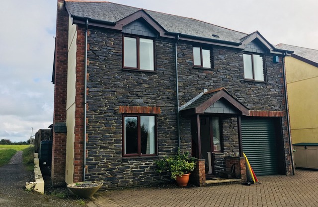 Bright, Comfortable Family House Perfectly Situated For Costal And Inland Visits