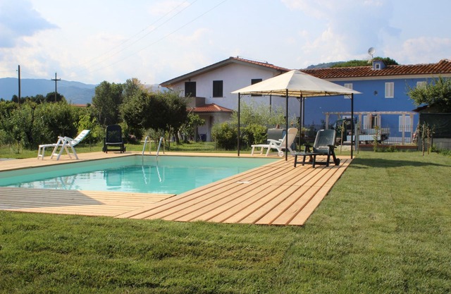 Bright country villa, with veranda, pool, garden, near Florence