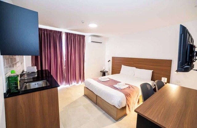 Bright & Cozy Studio