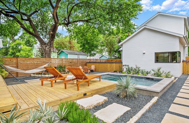 Bright Eastside ATX Bungalow w/Heated POOL