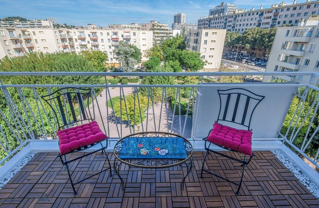 Bright flat close to the beach