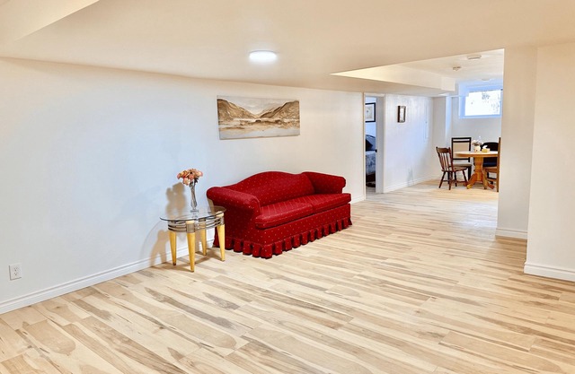 Bright Large Apartment near the Nickel Beach