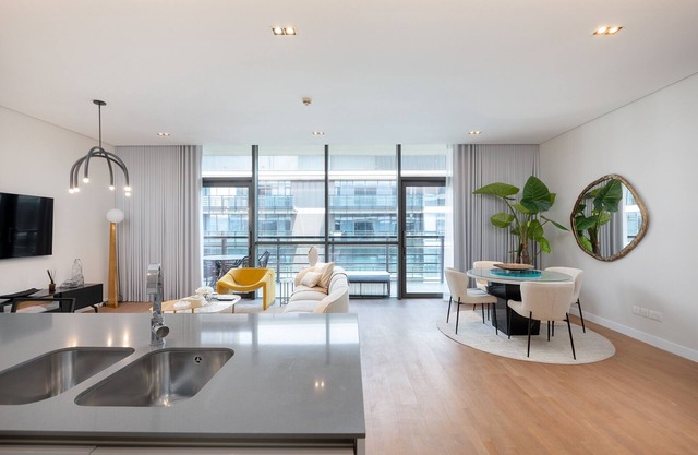 Bright & Modern 1BR in City Walk