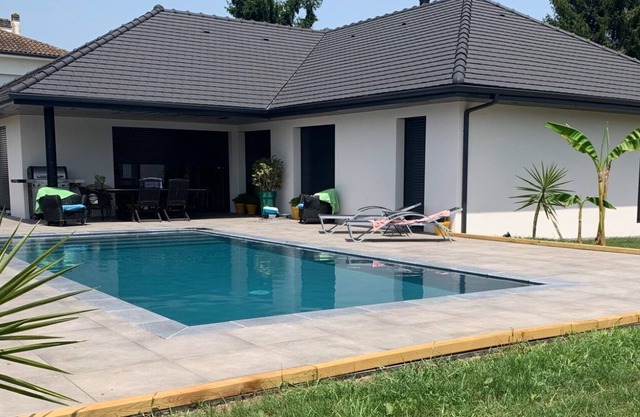Bright modern house ideally located between sea and mountains