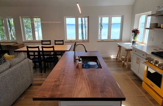 Bright Modern Lakeside Retreat Newly Built!
