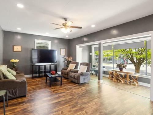 Bright New Albany Home 12 Mi to Churchill Downs