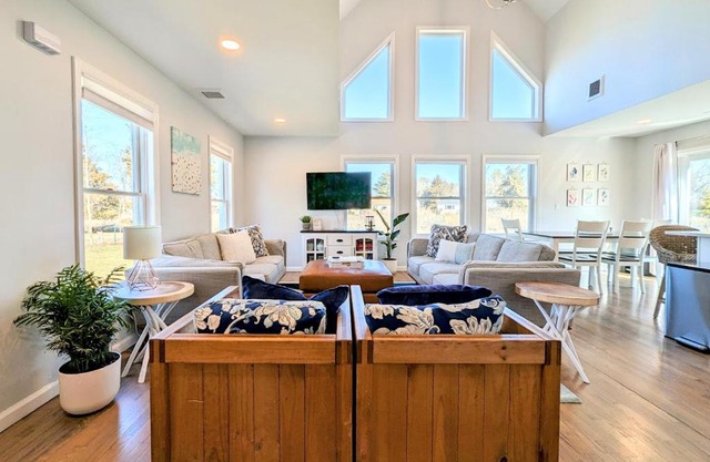 Bright Oasis in Beautiful North Fork Wine Country