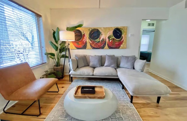 Bright & Snug 2-bedroom house in wonderful Ferndale with WiFi