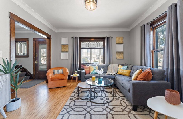 Bright, Spacious & Inviting Como Oasis ~ Backyard!