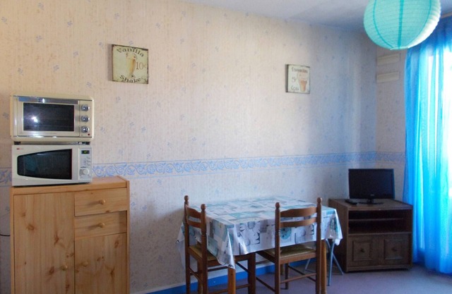 Bright studio for 2 people with balcony and free WiFi, near Lake Uby