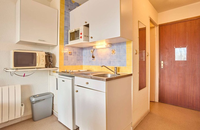 Bright studio with balcony and Wi-Fi in Barbotan
