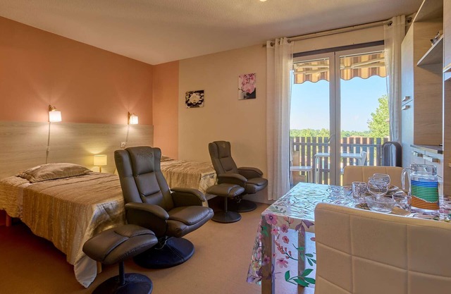 Bright studio near Lake Uby with free Wi-Fi