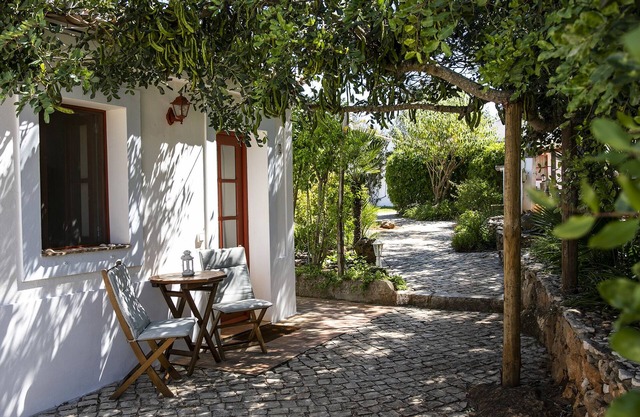 Bright Studio with Kitchenette 9km from Lagos