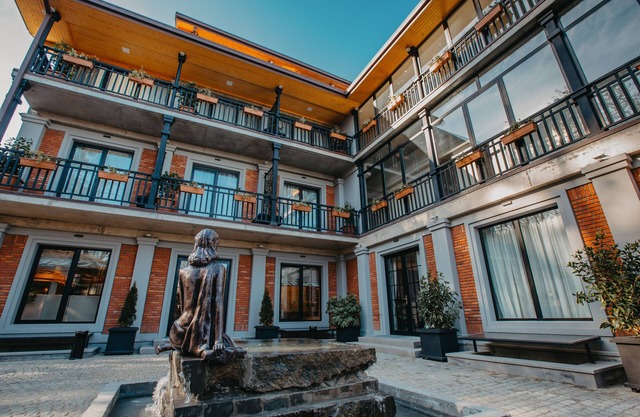 Bright-stylish Place with pool, Bar& Restaurant