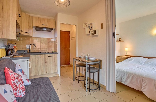 Bright T1 bis for 2, sunny terrace, parking, wifi