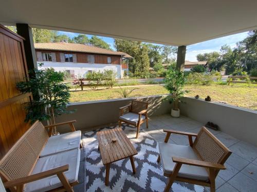 Bright T3 between beach and forest