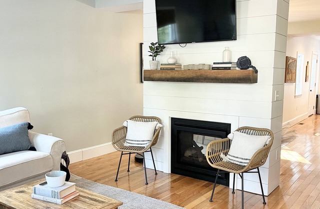 Bright Townhouse Near Downtown Newburyport