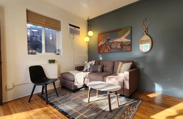 Bright Urban Apartment + Large Pationnn