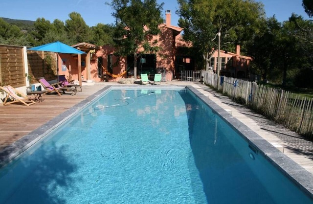 Bright villa with large pool in the heart of Provence