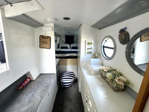 BrightOwl Waterside Narrowboat Cottage Experience