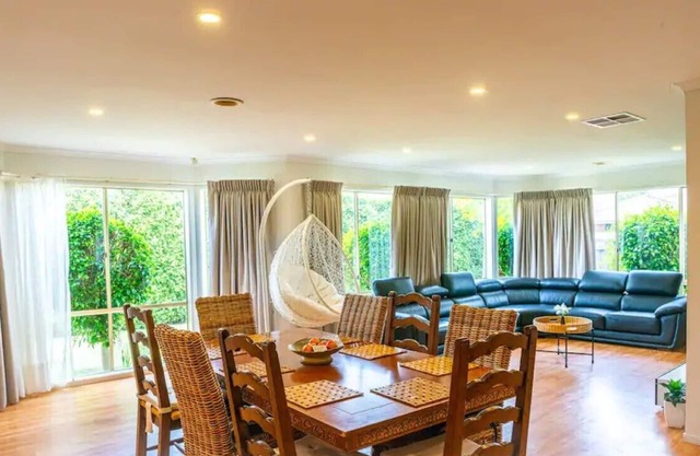 Brightside -wifi/Nflix/Theatre room/Near Airport