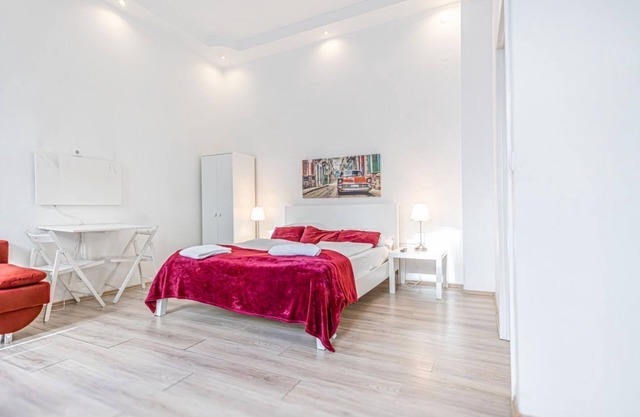Brilliant 2 Apts. - Perfect for Long Stays
