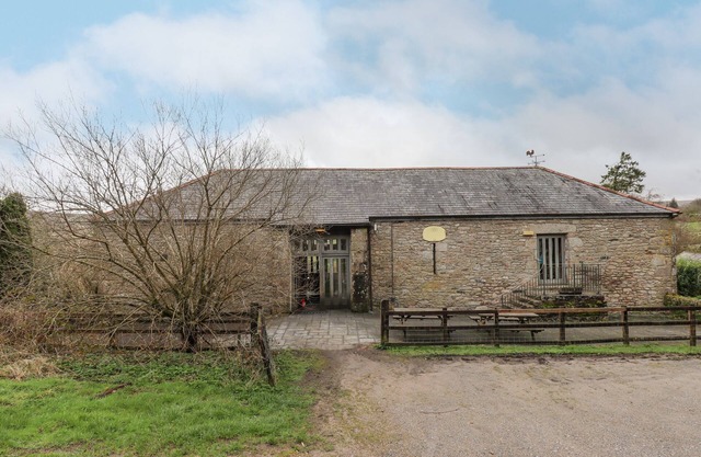 BRIMPTS BARN, pet friendly, character holiday cottage in Princetown