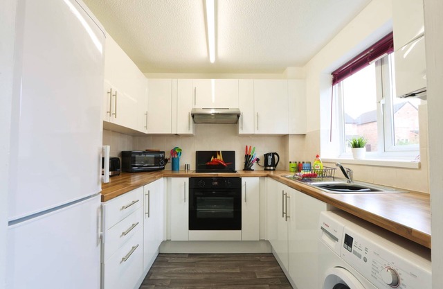 Broadcroft two bedroom house in North Bristol