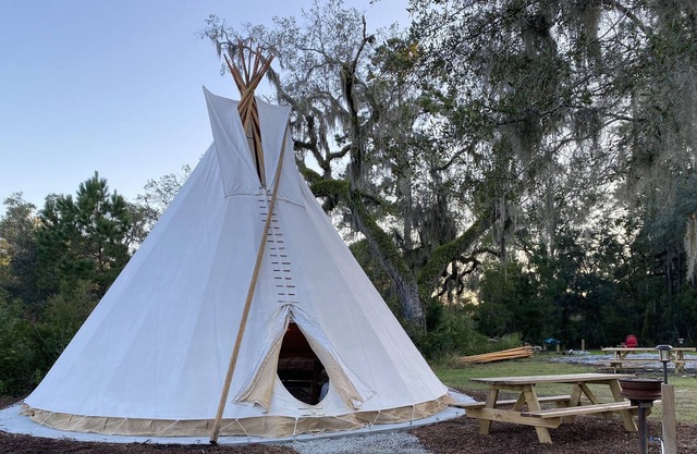 Broken Tree Tipi Experience WHITE CLOUD