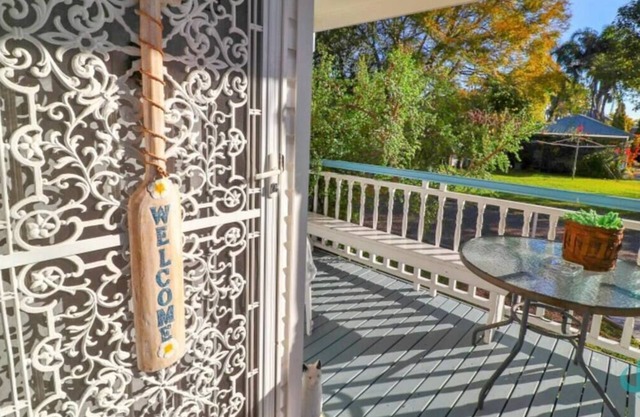 Bromyard Lakeside Cottage - access to waterfront