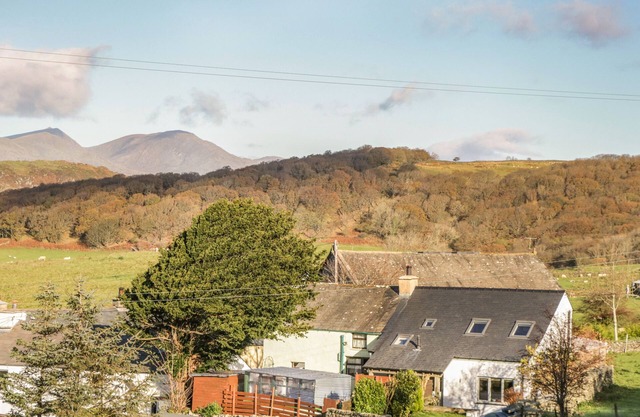 BROOKSIDE, pet friendly, character holiday cottage in Grizebeck