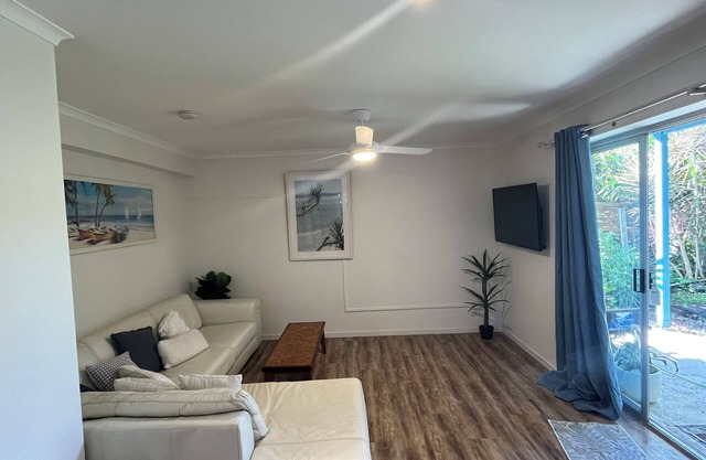 Bruns Beach Garden Apartment ~ Central ~ Close to the Beach ~ Sun, Surf & Sand