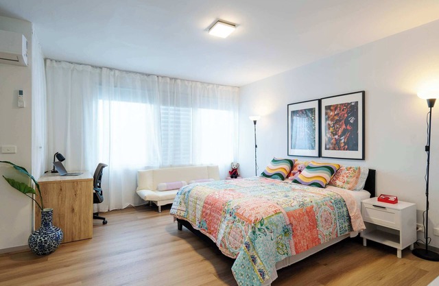 Brunswick 2B Living Near Sydney Rd w/Free Parking