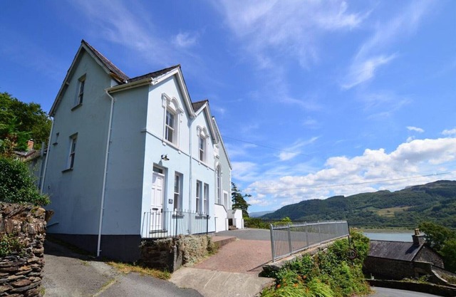 Bryn Hyfryd - Four Bedroom House, Sleeps 7